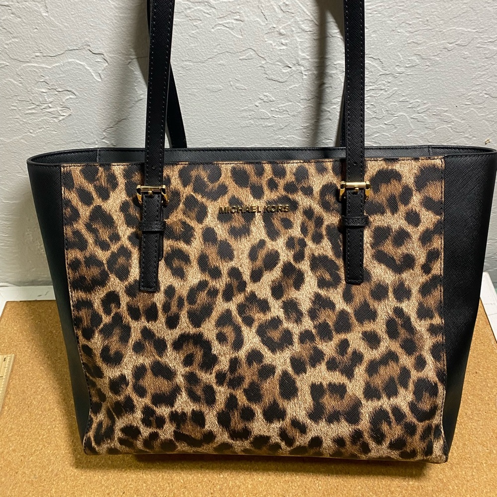 Michael kors leopard jet set tote